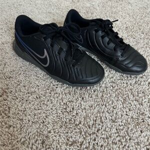 Nike boys indoor soccer cleats
